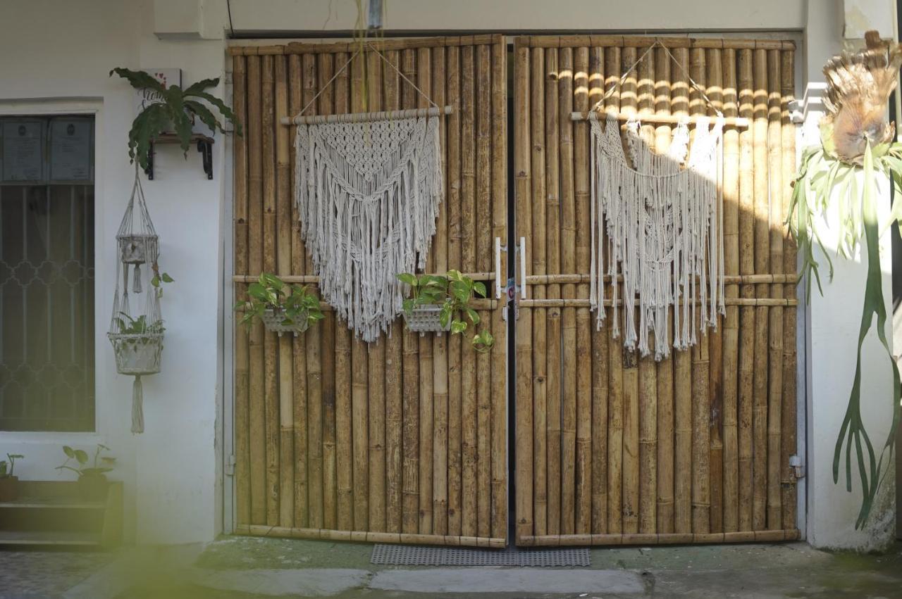 Oke Baik Hostel Джокьякарта Экстерьер фото