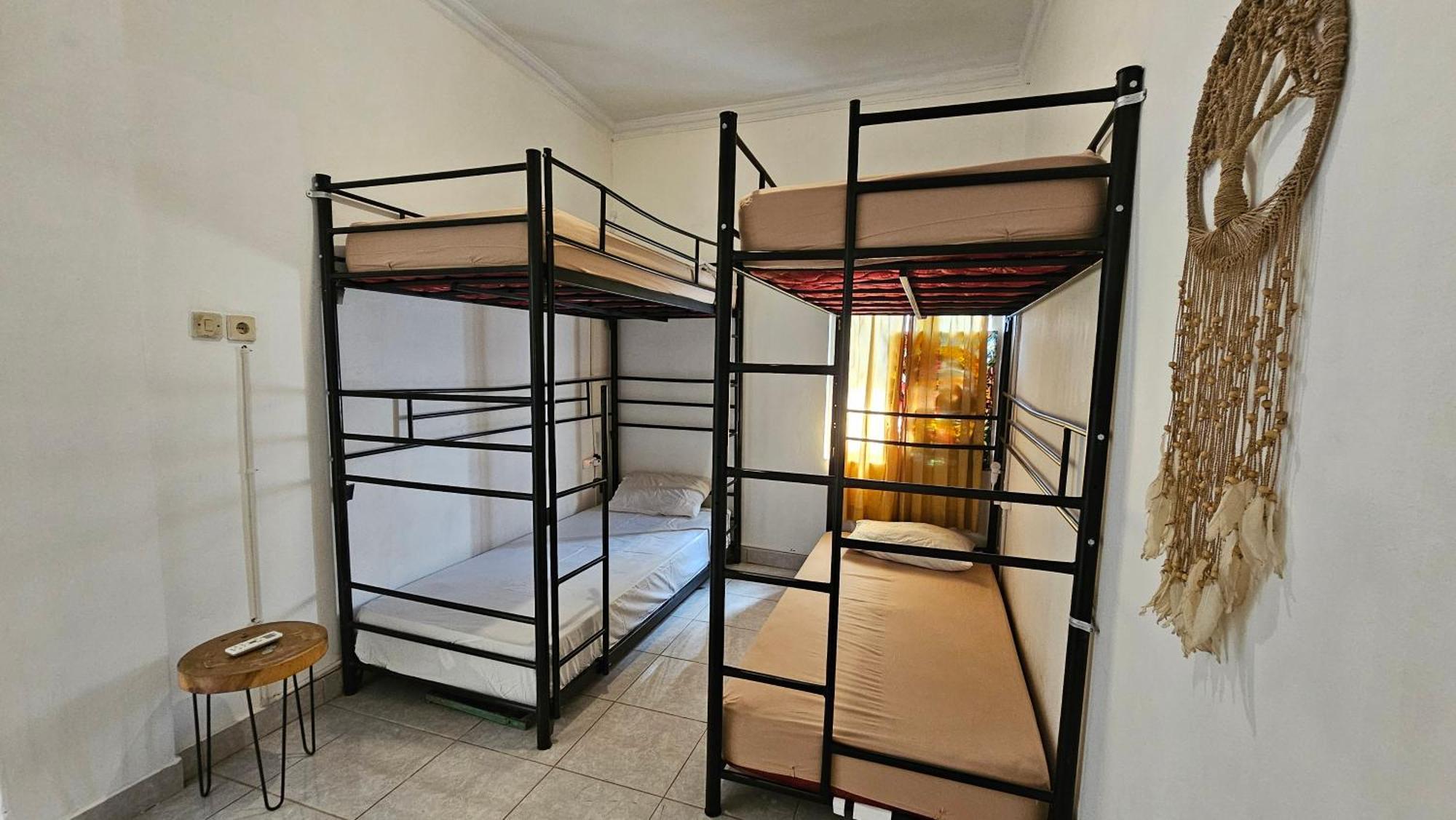 Oke Baik Hostel Джокьякарта Экстерьер фото