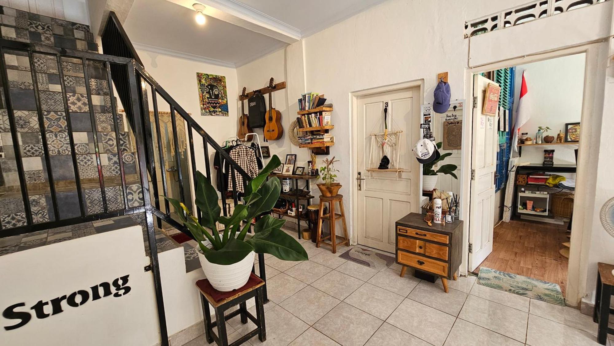 Oke Baik Hostel Джокьякарта Экстерьер фото