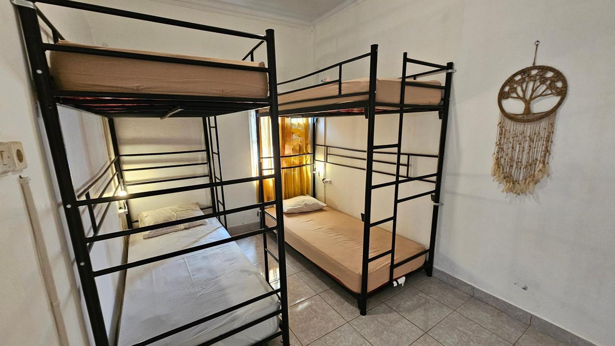 Oke Baik Hostel Джокьякарта Экстерьер фото